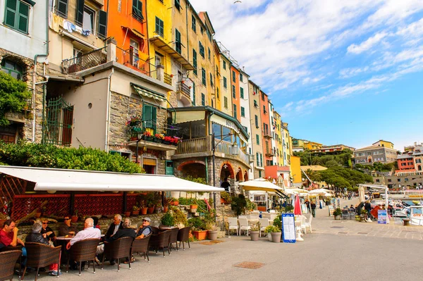 Porto Venere, İtalya - 5 Mayıs 2016: Marina (riviera) Porto Venere, İtalya. P Venere ve Cinque Terre köyleri Unesco Dünya Mirası.
