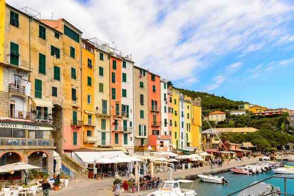 Porto Venere, İtalya - 5 Mayıs 2016: Marina (riviera) Porto Venere, İtalya. P Venere ve Cinque Terre köyleri Unesco Dünya Mirası.