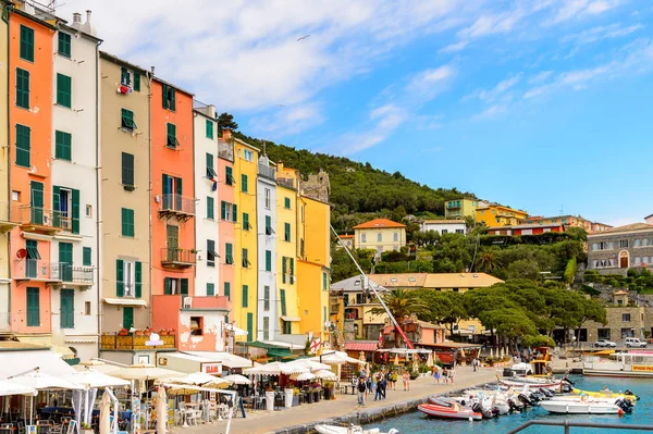 Porto Venere, İtalya - 5 Mayıs 2016: Marina (riviera) Porto Venere, İtalya. P Venere ve Cinque Terre köyleri Unesco Dünya Mirası.