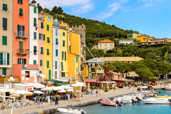 Porto Venere, İtalya - 5 Mayıs 2016: Marina (riviera) Porto Venere, İtalya. P Venere ve Cinque Terre köyleri Unesco Dünya Mirası.