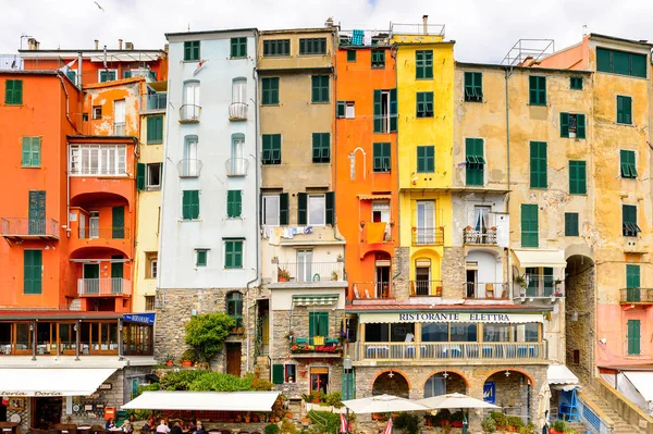 Porto Venere, İtalya - 5 Mayıs 2016: Marina (riviera) Porto Venere, İtalya. P Venere ve Cinque Terre köyleri Unesco Dünya Mirası.