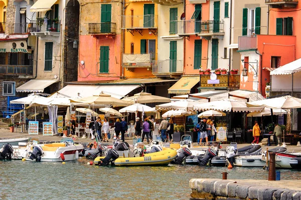 ポルト ヴェネレ イタリア 2016年5月5日 イタリア ポルト ヴェネレのフェリー桟橋 ポルト ヴェネレとチンクエ テッレの村はユネスコの世界遺産に登録されています — ストック写真