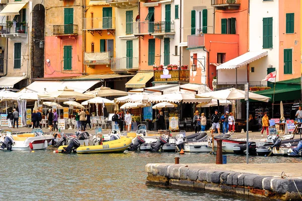 ポルト ヴェネレ イタリア 2016年5月5日 イタリア ポルト ヴェネレのフェリー桟橋 ポルト ヴェネレとチンクエ テッレの村はユネスコの世界遺産に登録されています — ストック写真