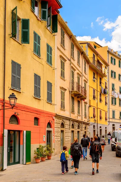 Riomaggiore, İtalya - 5 Mayıs 2016: Riomaggiore Evi (Rimazuu), La Spezia eyaletinde bir köy, Liguria, İtalya. Cinque Terre, Unesco Dünya Mirası