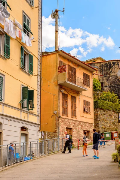 Riomaggiore, İtalya - 5 Mayıs 2016: Riomaggiore Evi (Rimazuu), La Spezia eyaletinde bir köy, Liguria, İtalya. Cinque Terre, Unesco Dünya Mirası