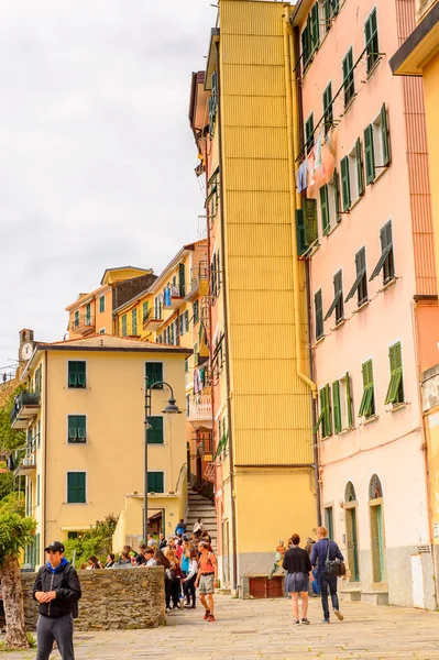 Riomaggiore, İtalya - 5 Mayıs 2016: Riomaggiore Evi (Rimazuu), La Spezia eyaletinde bir köy, Liguria, İtalya. Cinque Terre, Unesco Dünya Mirası