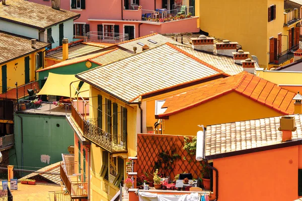 Manarola, İtalya - 5 Mayıs 2016: Manarola Mimarisi (Manaea), La Spezia, Liguria, İtalya. Unesco Dünya Mirası Listesi'ndeki Cinque Terre topraklarından biri.
