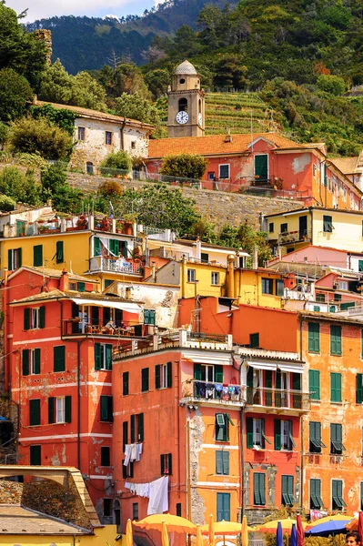 意大利韦尔纳扎 2016年5月5日 意大利利古里亚拉斯佩齐亚省一个小镇 韦尔纳扎 武尔内西亚 的建筑 它是联合国教科文组织世界遗产Cinque Terre的土地之一 — 图库照片
