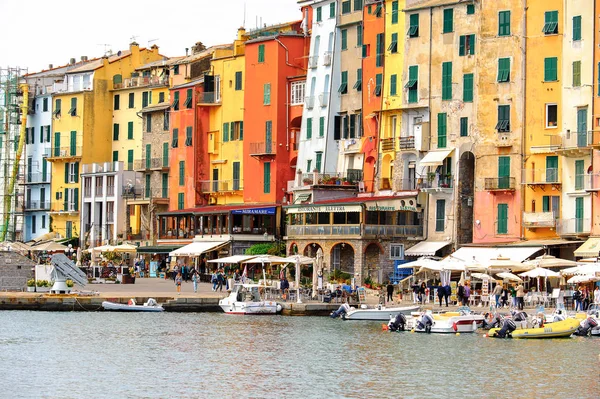 ポルト ヴェネレ イタリア 2016年5月5日 イタリア ポルト ヴェネレのフェリー桟橋 ポルト ヴェネレとチンクエ テッレの村はユネスコの世界遺産に登録されています ストック画像