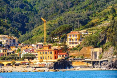 Monterosso, İtalya - 5 Mayıs 2016: Monterosso al Mare, La Spezia eyaletinde küçük bir kasaba, Liguria, İtalya. Unesco Dünya Mirası Listesi'ndeki Cinque Terre topraklarından biri.