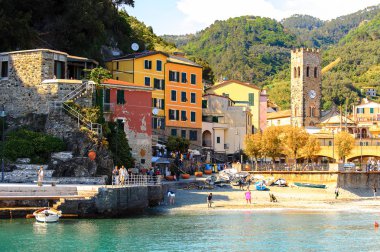 Monterosso, İtalya - 5 Mayıs 2016: Monterosso al Mare, La Spezia eyaletinde küçük bir kasaba, Liguria, İtalya. Unesco Dünya Mirası Listesi'ndeki Cinque Terre topraklarından biri.