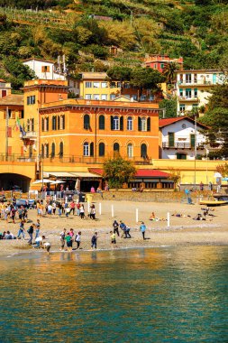 Monterosso, İtalya - 5 Mayıs 2016: Monterosso al Mare, La Spezia eyaletinde küçük bir kasaba, Liguria, İtalya. Unesco Dünya Mirası Listesi'ndeki Cinque Terre topraklarından biri.