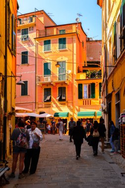 Monterosso, İtalya - 5 Mayıs 2016: Monterosso al Mare, La Spezia eyaletinde küçük bir kasaba, Liguria, İtalya. Unesco Dünya Mirası Listesi'ndeki Cinque Terre topraklarından biri.