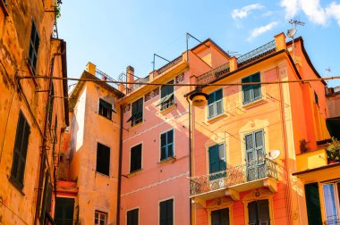 Monterosso, İtalya - 5 Mayıs 2016: Monterosso al Mare, La Spezia eyaletinde küçük bir kasaba, Liguria, İtalya. Unesco Dünya Mirası Listesi'ndeki Cinque Terre topraklarından biri.