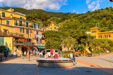 Monterosso, İtalya - 5 Mayıs 2016: Monterosso al Mare, La Spezia eyaletinde küçük bir kasaba, Liguria, İtalya. Unesco Dünya Mirası Listesi'ndeki Cinque Terre topraklarından biri.