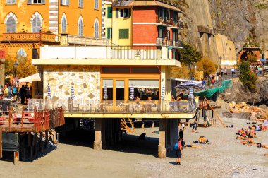 Monterosso, İtalya - 5 Mayıs 2016: Monterosso al Mare, La Spezia eyaletinde küçük bir kasaba, Liguria, İtalya. Unesco Dünya Mirası Listesi'ndeki Cinque Terre topraklarından biri.