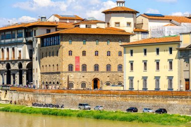 Floransa, İtalya - 6 Mayıs 2016: Floransa Tarihi Merkezi'nde Arno Nehri, İtalya. Unesco Dünya Heriage.