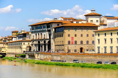 Floransa, İtalya - 6 Mayıs 2016: Floransa Tarihi Merkezi'nde Arno Nehri, İtalya. Unesco Dünya Heriage.