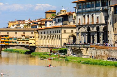 Floransa, İtalya - 6 Mayıs 2016: Floransa Tarihi Merkezi'nde Arno Nehri, İtalya. Unesco Dünya Heriage.
