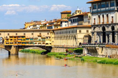 Floransa, İtalya - 6 Mayıs 2016: Floransa Tarihi Merkezi'nde Arno Nehri, İtalya. Unesco Dünya Heriage.