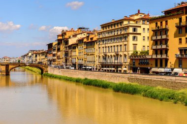 Floransa, İtalya - 6 Mayıs 2016: Toskana'nın başkenti Floransa'nın mimarisi ve Arno nehri