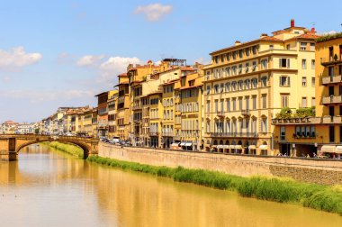 Floransa, İtalya - 6 Mayıs 2016: Toskana'nın başkenti Floransa'nın mimarisi ve Arno nehri