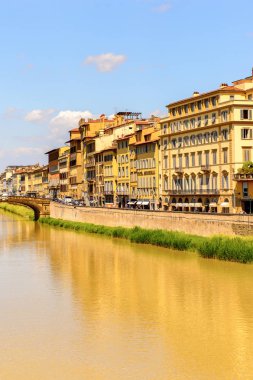 Floransa, İtalya - 6 Mayıs 2016: Toskana'nın başkenti Floransa'nın mimarisi ve Arno nehri