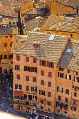 Siena, İtalya - 6 Mayıs 2016: Piazza del Campo, Siena'nın tarihi merkezinde. Unesco bir Dünya Mirası Alanı