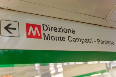 Roma, İtalya - 7 Mayıs 2016: Giardinetti istasyonu, Roma Metrosu, Roma'da metro, İtalya.