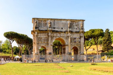 Roma, İtalya - 7 Mayıs 2016: Kolezyum veya Kolezyum, Roma, İtalya. Roma'nın başlıca turistik yerlerinden biri