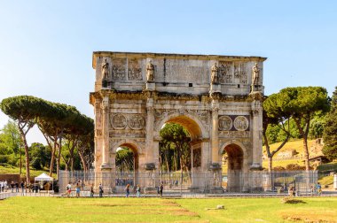 Roma, İtalya - 7 Mayıs 2016: Kolezyum veya Kolezyum, Roma, İtalya. Roma'nın başlıca turistik yerlerinden biri