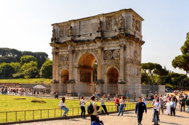 Roma, İtalya - 7 Mayıs 2016: Kolezyum veya Kolezyum, Roma, İtalya. Roma'nın başlıca turistik yerlerinden biri