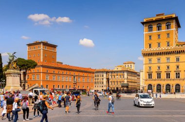 Roma, İtalya - 7 Mayıs 2016: Piazza Venezia, Roma Tarihi Merkezi, İtalya. Roma İtalya'nın başkenti ve popüler bir turistik yer