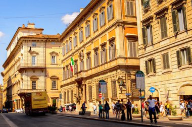 ROME, ITALY - 7 Mayıs 2016: Roma Tarih Merkezi Mimarisi, İtalya. Roma İtalya 'nın başkenti ve popüler bir turistik merkezdir.