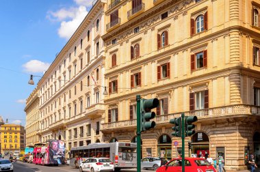 ROME, ITALY - 7 Mayıs 2016: Roma Tarih Merkezi Mimarisi, İtalya. Roma İtalya 'nın başkenti ve popüler bir turistik merkezdir.