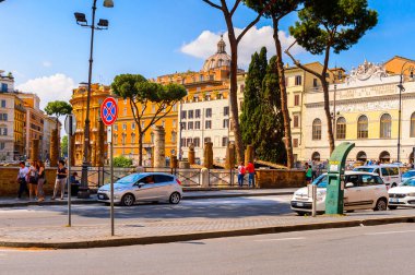 ROME, ITALY - 7 Mayıs 2016: Roma Tarih Merkezi Mimarisi, İtalya. Roma İtalya 'nın başkenti ve popüler bir turistik merkezdir.