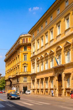 ROME, ITALY - 7 Mayıs 2016: Roma Tarih Merkezi Mimarisi, İtalya. Roma İtalya 'nın başkenti ve popüler bir turistik merkezdir.