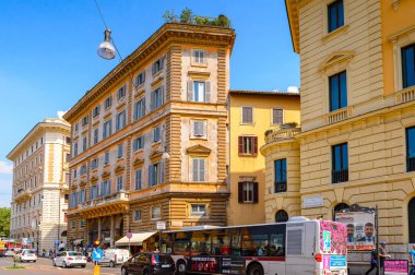 ROME, ITALY - 7 Mayıs 2016: Roma Tarih Merkezi Mimarisi, İtalya. Roma İtalya 'nın başkenti ve popüler bir turistik merkezdir.