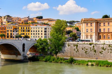 ROME, ITALY - 7 Mayıs 2016: Roma Tarih Merkezi Mimarisi, İtalya. Roma İtalya 'nın başkenti ve popüler bir turistik merkezdir.