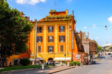 ROME, ITALY - 7 Mayıs 2016: Roma Tarih Merkezi Mimarisi, İtalya. Roma İtalya 'nın başkenti ve popüler bir turistik merkezdir.