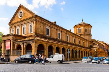 ROME, ITALY - 7 Mayıs 2016: Roma Tarih Merkezi Mimarisi, İtalya. Roma İtalya 'nın başkenti ve popüler bir turistik merkezdir.