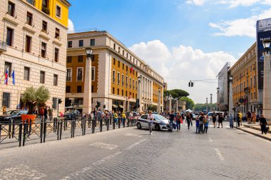 ROME, ITALY - 7 Mayıs 2016: Roma Tarih Merkezi Mimarisi, İtalya. Roma İtalya 'nın başkenti ve popüler bir turistik merkezdir.