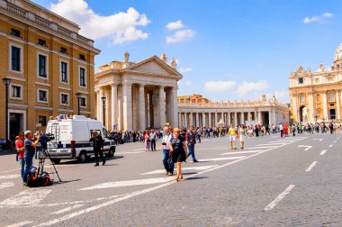 Roma, İtalya - 7 Mayıs 2016: Aziz Petrus Meydanı (Vatikan, Roma, İtalya), Rönesans mimarisi. Roma'da popualr turistik yerlerinden biri