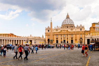 Roma, İtalya - 7 Mayıs 2016: Aziz Petrus Meydanı (Vatikan, Roma, İtalya), Rönesans mimarisi. Roma'da popualr turistik yerlerinden biri