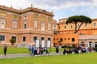 Vatikan, Vatikan - 7 Mayıs 2016: Vatikan Müzeleri'nde Pinecone Avlusu. 1506 yılında kurulmuştur.