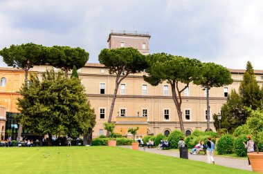 Vatikan, Vatikan - 7 Mayıs 2016: Vatikan Müzeleri'nde Pinecone Avlusu. 1506 yılında kurulmuştur.