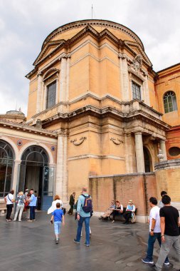 Vatikan, Vatikan - 7 Mayıs 2016: Vatikan Müzeleri'nde Pinecone Avlusu. 1506 yılında kurulmuştur.