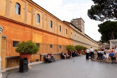 Vatikan, Vatikan - 7 Mayıs 2016: Vatikan Müzeleri'nde Pinecone Avlusu. 1506 yılında kurulmuştur.