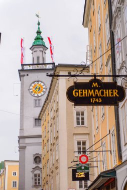 Salzburg, Avusturya - 1 Mayıs 2016: Salzburg, Avusturya'nın güzel mimarisi. Avusturya'nın dördüncü büyük şehridir.