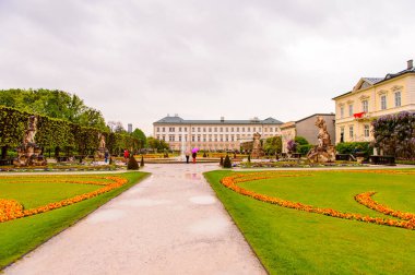 Salzburg, Avusturya - 1 Mayıs 2016: Salzburg, Avusturya'nın güzel mimarisi. Avusturya'nın dördüncü büyük şehridir.